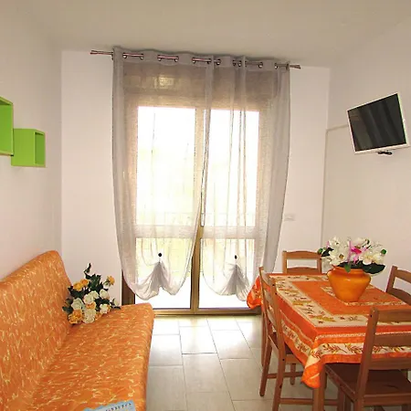Isi Apartment